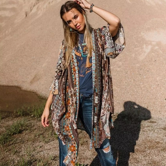 Sterling & Stitch Tops - Buckle Sterling & Stitch Southwestern Bohemian Kimono. Multicolor. Size Medium.